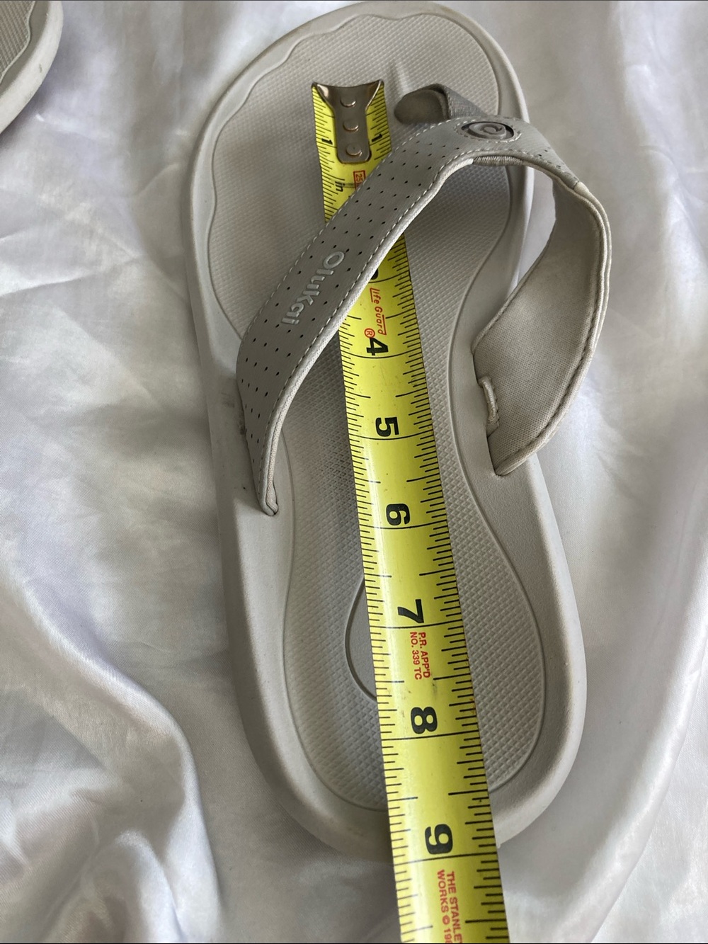 OluKai Sandals in Light Beige - Picture 5 of 8